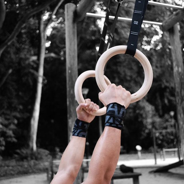 both hand pulling grav gymnastic rings with quick adjustment